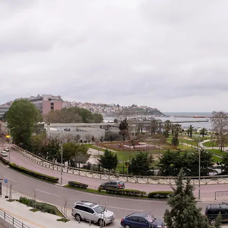 Leo Lux Kavala